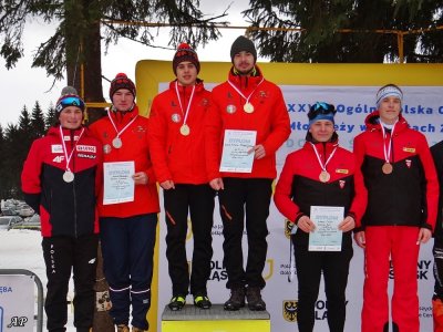 Zawodnicy WSS Łukasz Cieślar i Gabriel Boś na podium Ogólnopolskiej Olimpiady Młodzieży