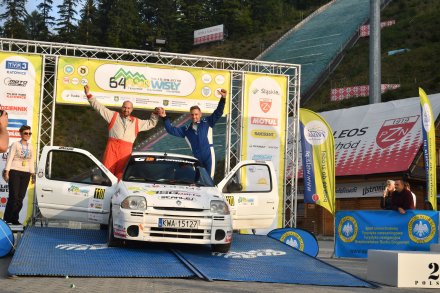 Drugie miejsce rzutem na taśmę wywalczyli Dominik Cholewa i Marcin Roik w Renault Clio (fot. Janusz Boruta)