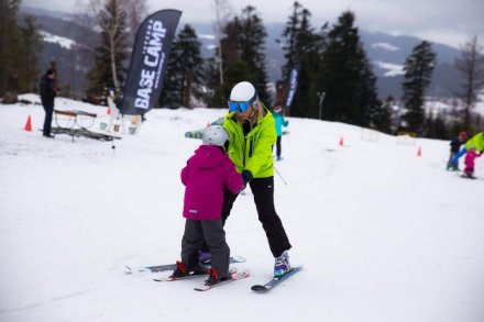 Zajęcia z instruktorami narciarstwa dla dzieci