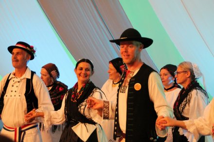 Jasen z Saptinovci - Chorwacja podczas wspólnego tańca z publicznością