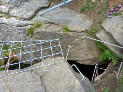 Otwór wejściowy do jaskini