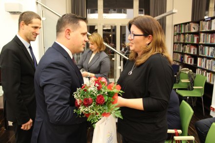 Burmistrz Tomasz Bujok dziękuje Alicji Pylypenko-Czepczor