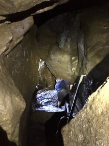 Wewnątrz jaskini