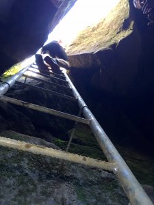 Drabinka do zejścia do jaskini