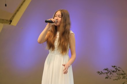 Uczestniczka Festiwalu Piosenki "Nasza Szansa"