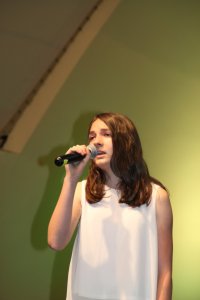 Uczestniczka Festiwalu Piosenki "Nasza Szansa"