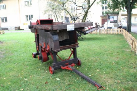 Wystawa maszyn rolicznych w Parku Kopczyńskiego - młuckarnia