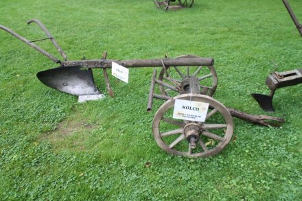 Wystawa maszyn rolicznych w Parku Kopczyńskiego - kolco i pług