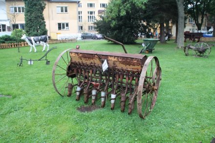 Wystawa maszyn rolicznych w Parku Kopczyńskiego - siewnik