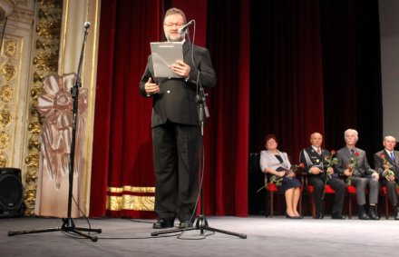 Bogusław Czyż odczytuje list swojego ojca - laureata Złotej Cieszynianki