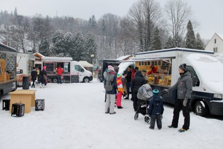 Food trucki na wiślańskim placu Hoffa
