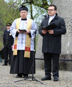 Ks. Łukasz Ostruszka i ks. Leon Litwiński prowadzą modlitwę ekumeniczną