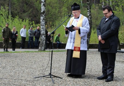 Ks. Łukasz Ostruszka i ks. Leon Litwiński prowadzą modlitwę ekumeniczną
