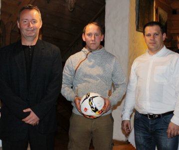 Zbigniew Kuczera (FC Wymiatacze) z burmistrzem Wisły i sędzią głównym zawodów
