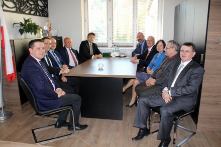 Spotkanie samorządowców w gabinecie burmistrza Tomasza Bujoka