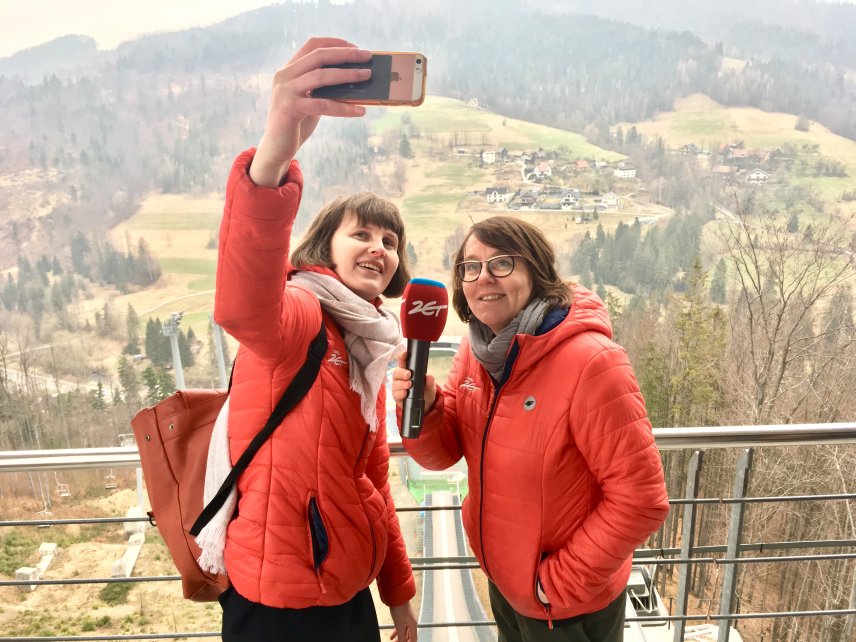 Pamiątkowe selfie ze szczytu skoczni