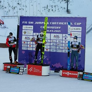 Aleksander Zniszoł na pierwszym miejscu podium