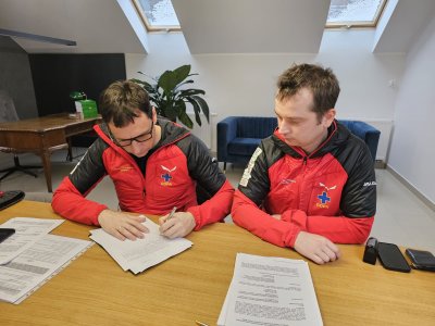 Podpisanie umowy między miastem a GOPR-em
