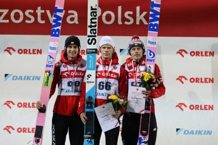 Paweł Wąsek na II stopniu podium