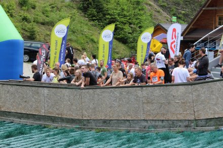 Kibice zgromadzeni na skoczni