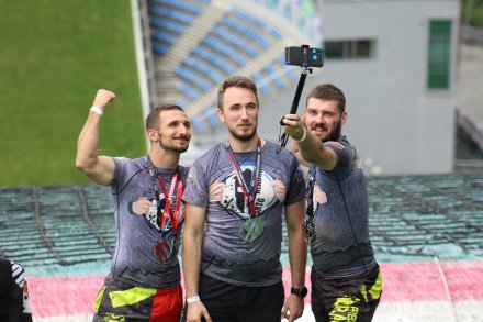 Pamiątkowe zdjęcie uczestników