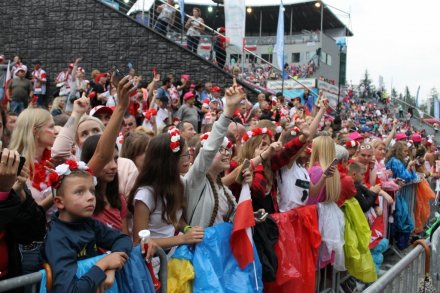 Kibice na skoczni w Malince