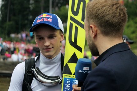 Tomasz Pilch udziela wywiadu