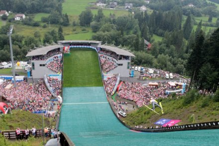 Kibice na skoczni w Malince