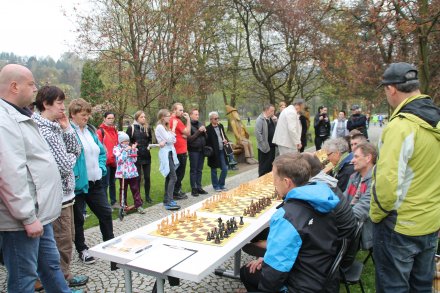 Symultana szachowa w Parku Kopczyńskiego