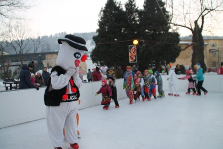 Wiślaczek i uczestnicy Balu Przebierańców