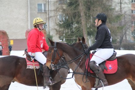 Rozmowa zawodniczek przeciwnych drużyn