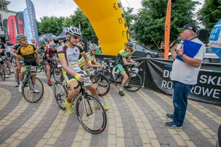 Start zawodów na Placu Hoffa/fot. Michał Kuźma