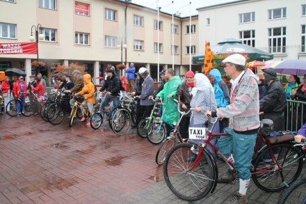 Uczestnicy rowerowego Rajdu Retro