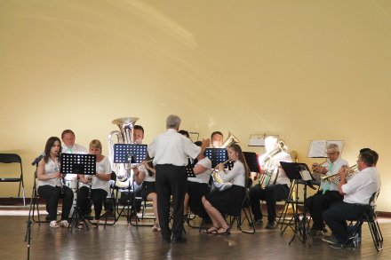 Koncert orkiestry w amfiteatrze