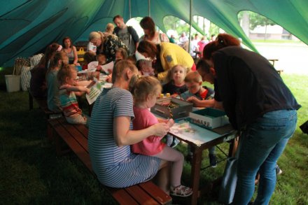 Fragmnet tworzenia wianków