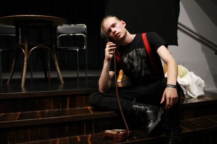 Grupa teatralna "Twarzą w twarz" w wykonaniu sztuki Sławomira Mrożka "Wdowa"