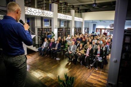 Publiczność zgromadzona na spotkaniu