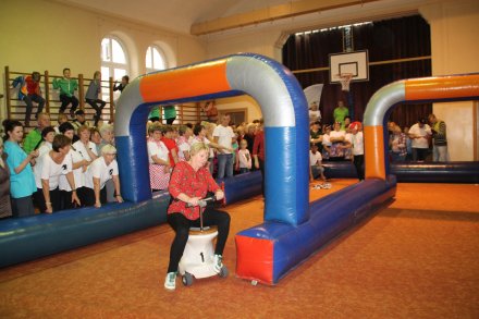 Sztafeta wahadłowa - jedna z konkurencji