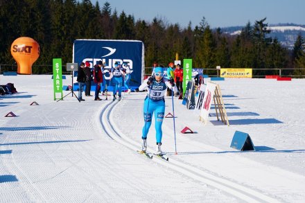 Zawodniczka rusza na trasę biegu na dystansie 5 km - fot. PZN