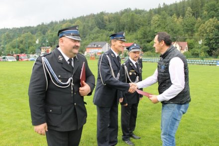 Przekazanie sprzętu wiślańskim strażakom