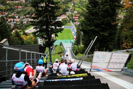 Piątkowe zawody w skokach narciarskich