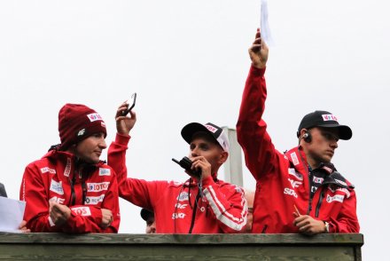 Piątkowe zawody w skokach narciarskich