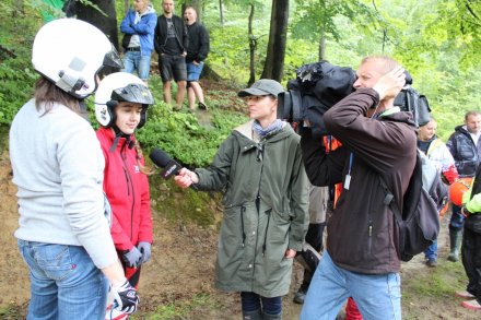 Dagmara Kowalczyk realizuje reportaż na trasie zmagań