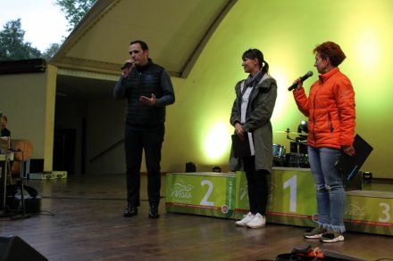 Ceremonia wręczenia nagród i pucharów zwycięskim załogom w rajdzie 4x4 Women's Challenge