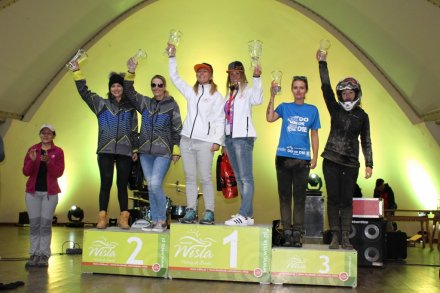 Ceremonia wręczenia nagród i pucharów zwycięskim załogom w rajdzie 4x4 Women's Challenge