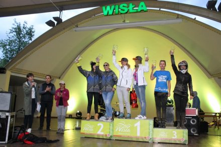 Ceremonia wręczenia nagród i pucharów zwycięskim załogom w rajdzie 4x4 Women's Challenge