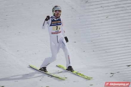 Aleksander Zniszczoł po wylądowaniu/fot. T. Mieczyński, skijumping.pl