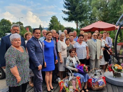 Jubilatka wraz z rodziną i przyjaciółmi