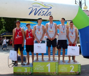 Zwycięzcy turnieju Młoda Plaża na podium