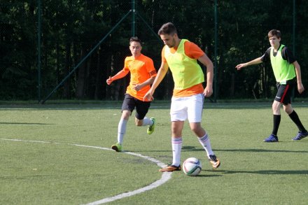 Jakub Bebek wyprowadza atak zespołu Knaga Bambo FC